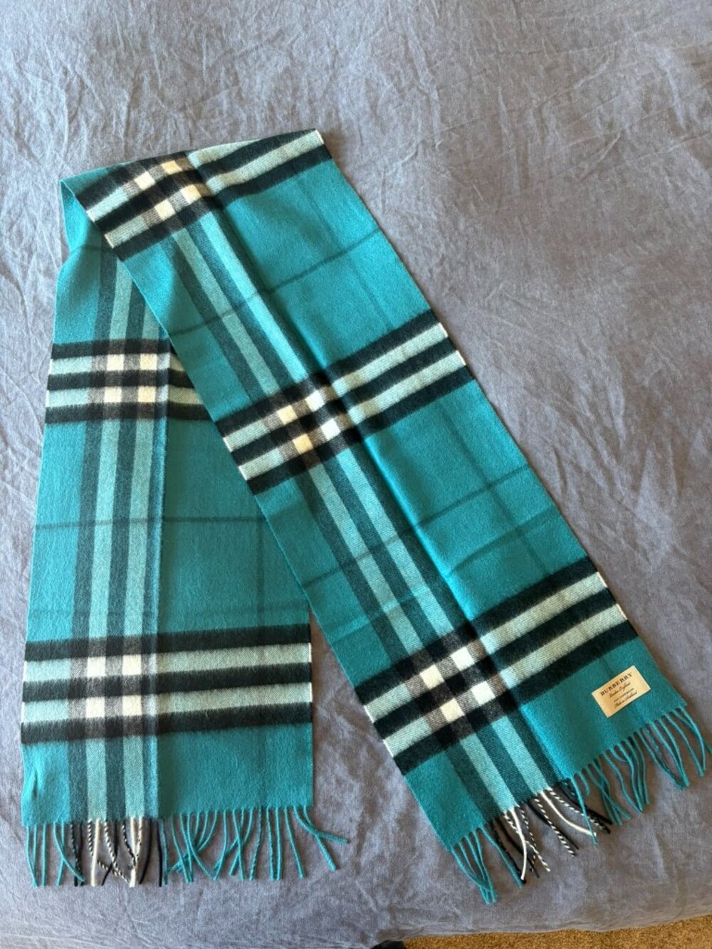 Burberry Authentic 100% Cashmere Scarf in Treal and Black Check